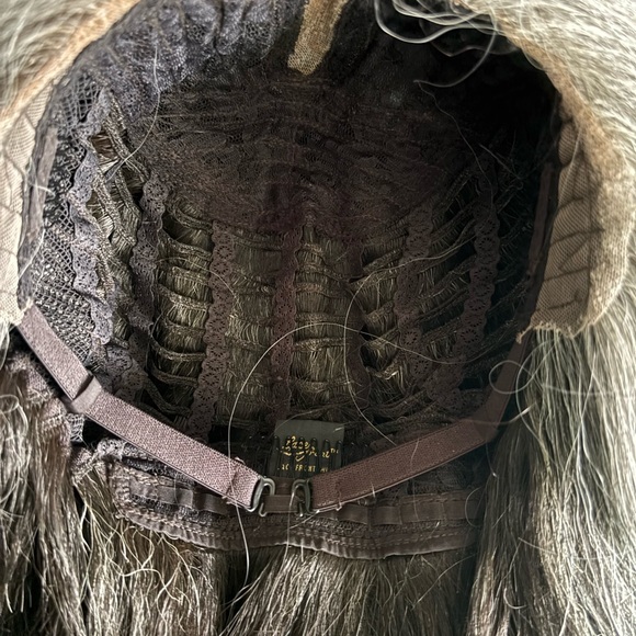 Gray wig - Picture 8 of 9